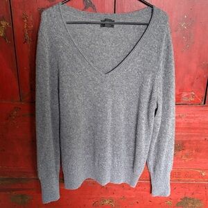 Gorgeous Nordstrom 100% Cashmere Sweater